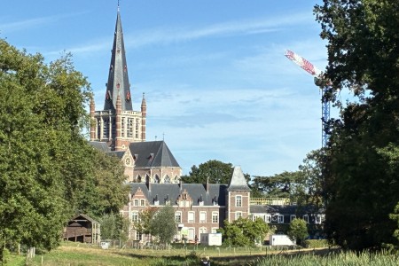 Op donderdag 29 oktober brengen we met 
Cultuursmakers Dadizele-Moorslede een bezoek aan ‘Mariënstede’.


We starten met een powerpointvoorstelling, een inkijk in het leven zoals het is van een bewoner. Daarna kunnen we kort 2 ateliers bezoeken waar de bewoners aan het werk zien.

Achteraf worden we meegenomen in de magie van het vertellen met de Kamishibai bij het ‘ware verhaal van Mariënstede’ of ons nieuw verhaal nav het 40-jarig bestaan.

We sluiten af met een koffie of thee en gebak.

Afspraak om 13u45 in ’t Huys van Ceriel, Ketenstraat 15 (parkeren kan in de Ridder Janlaan).


Deelnemen kan door storting van € 11,- (niet-leden betalen € 15,-) op rekening BE09 0689 1000 8557 van Cultuursmakers Dadizele-Moorslede en dat uiterlijk op 
12 oktober. Het aantal deelnemers is beperkt, aarzel dus niet om in te schrijven.